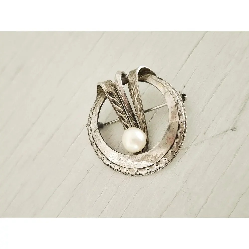 Vintage Round Etched Cultured Pearl Brooch